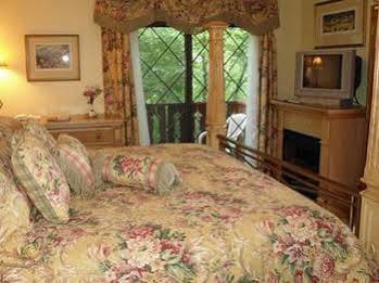 The Foxtrot Bed And Breakfast Gatlinburg Exterior photo